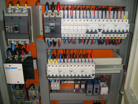 INSTALACIONES ELECTRICAS INDUSTRIALES Y COMERCIALES